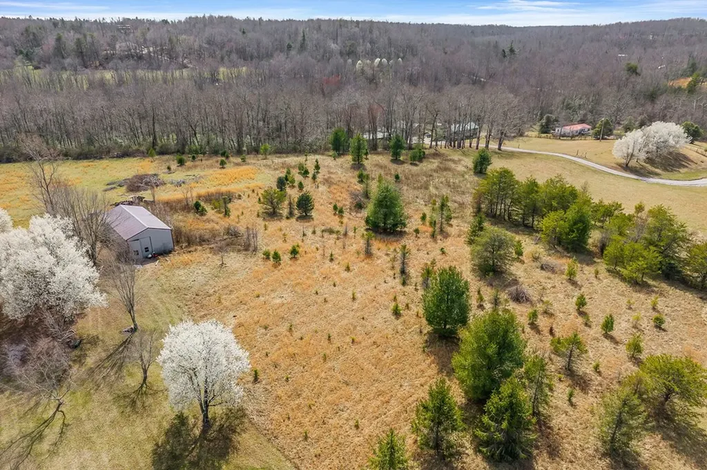 10065 Sparta Highway Crossville TN 38572