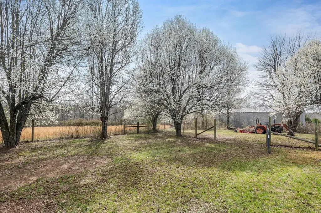 10065 Sparta Highway Crossville TN 38572