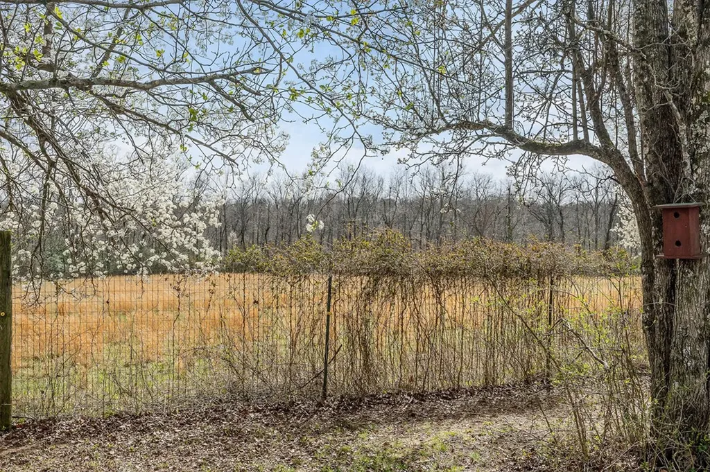 10065 Sparta Highway Crossville TN 38572