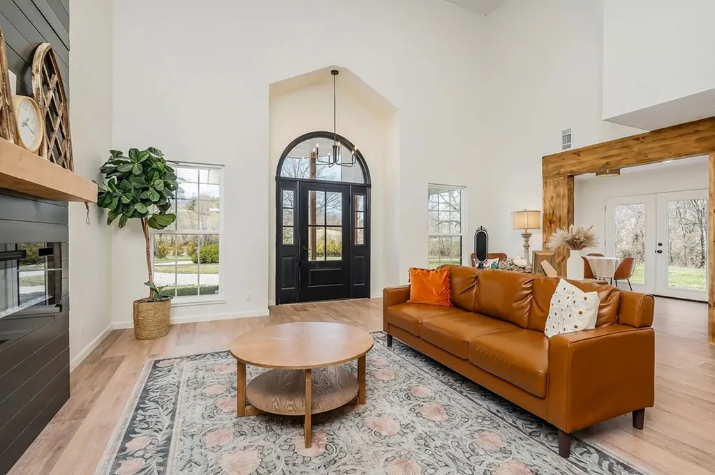 10065 Sparta Highway Crossville TN 38572