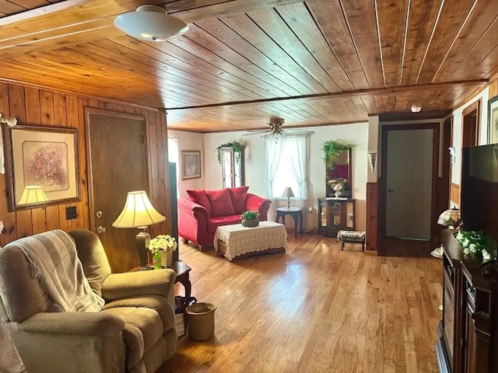 1383 Buckner Road Monterey TN 38574