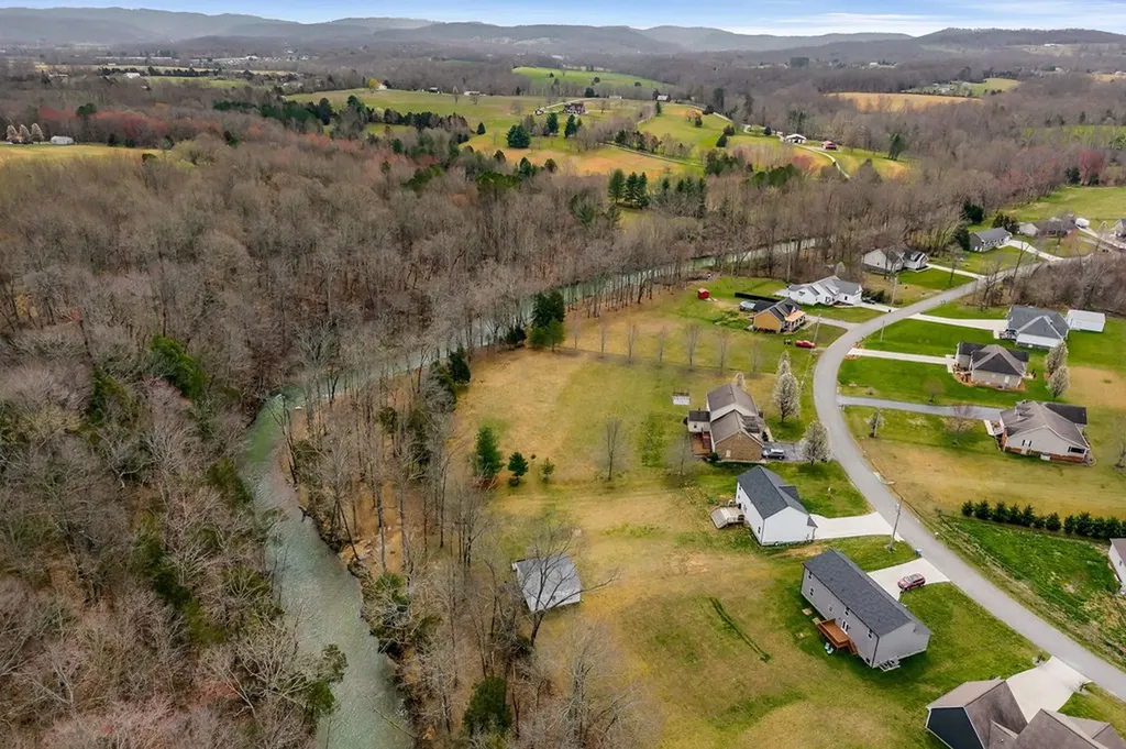 2375 Eagle Landing Drive Cookeville TN 38506