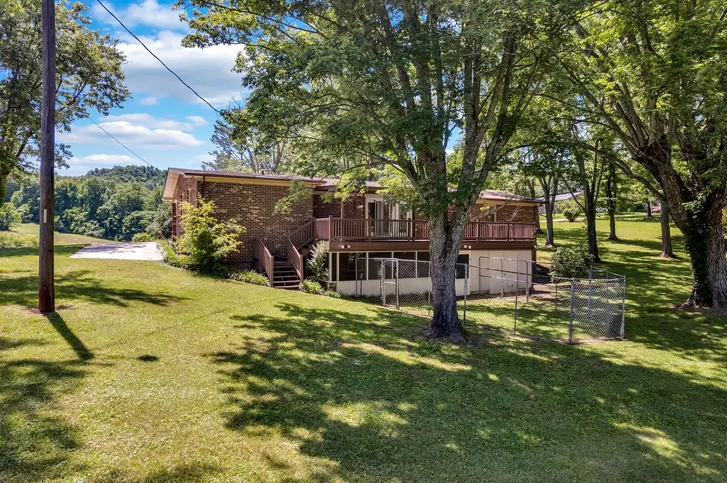 1411 Lakeview Road Livingston TN 38570