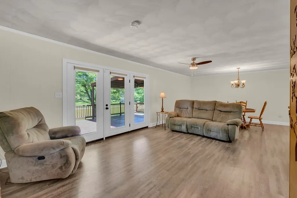 1411 Lakeview Road Livingston TN 38570