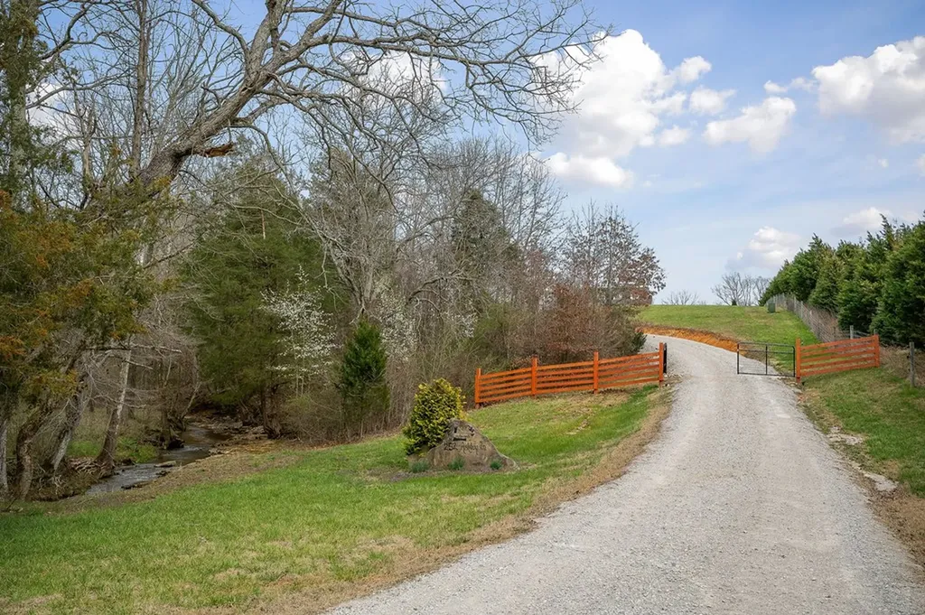 252 Ashley Lane Sparta TN 38583