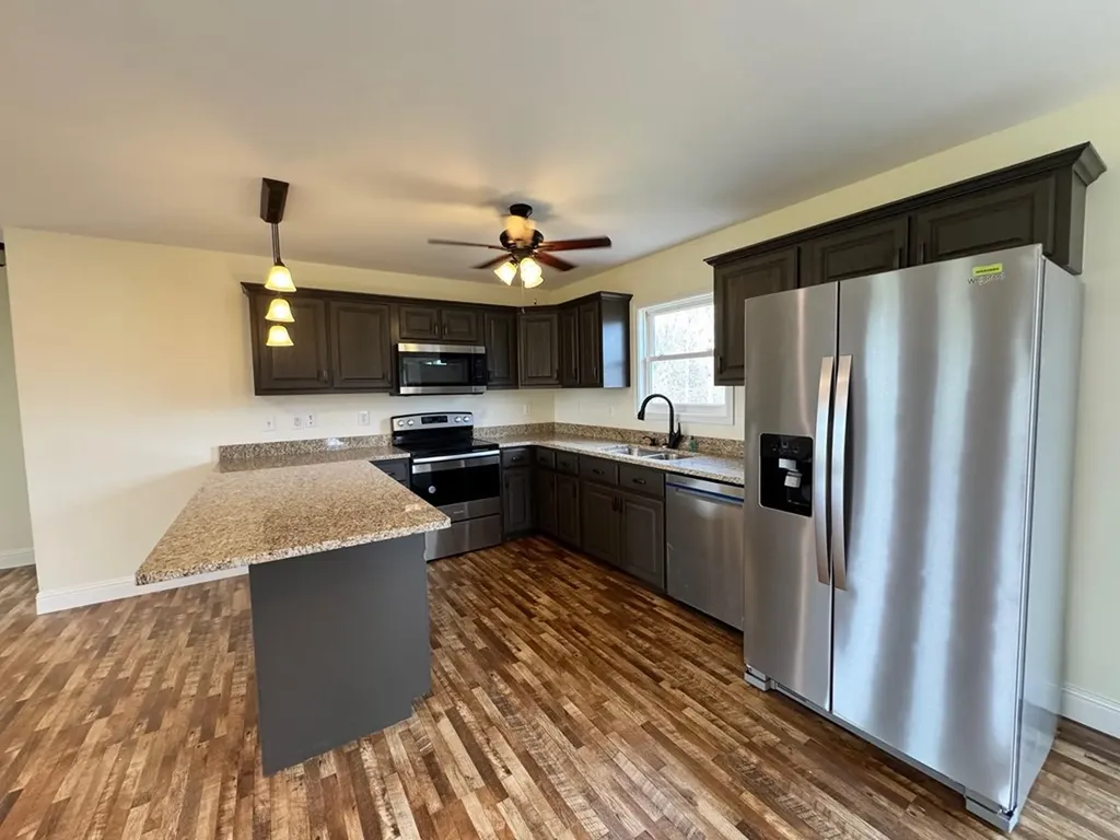 1032 Range Cemetery Road Allardt TN 38504