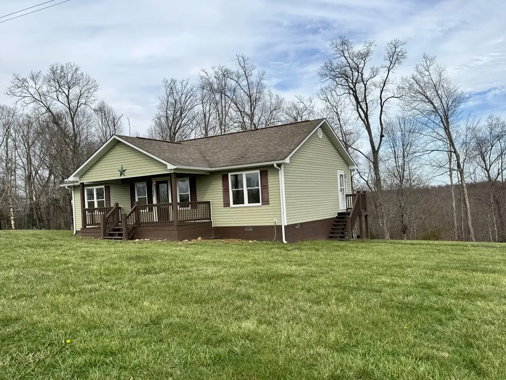 1032 Range Cemetery Road Allardt TN 38504