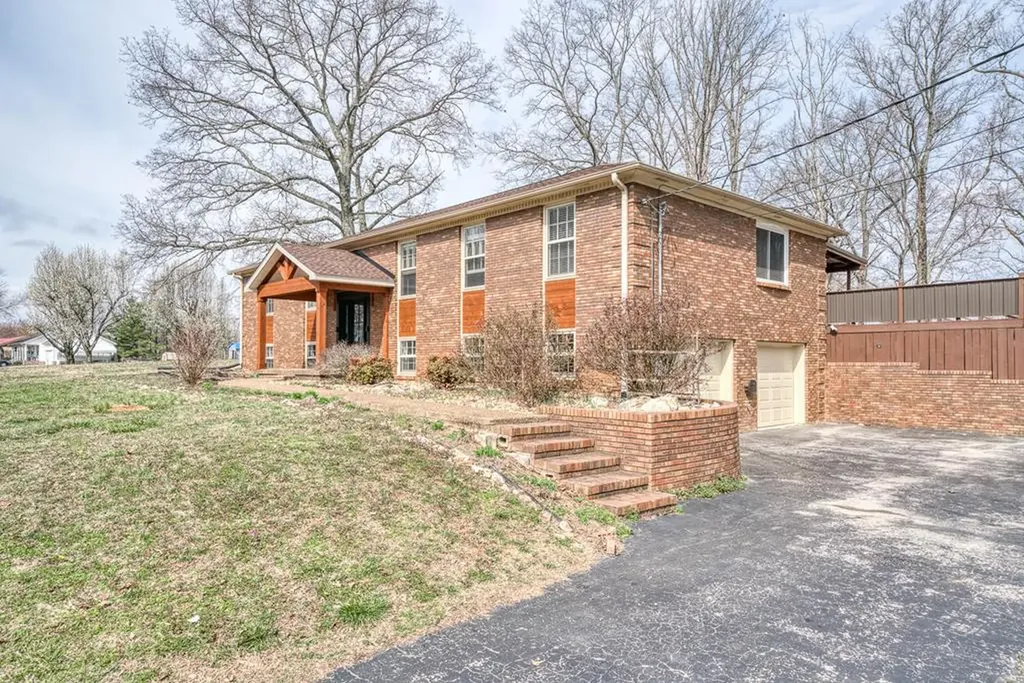 1615 W Whitehall Road Cookeville TN 38501