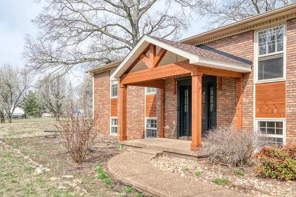 1615 W Whitehall Road Cookeville TN 38501