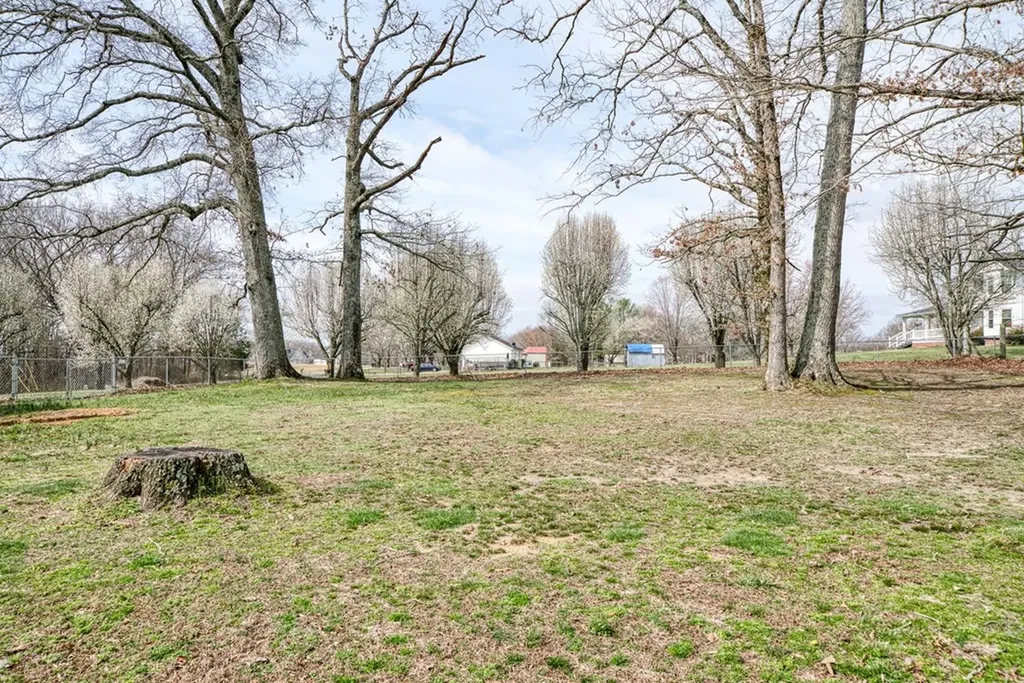 1615 W Whitehall Road Cookeville TN 38501