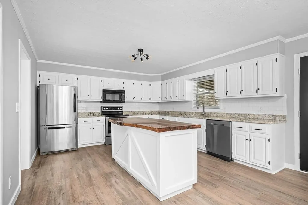 1615 W Whitehall Road Cookeville TN 38501