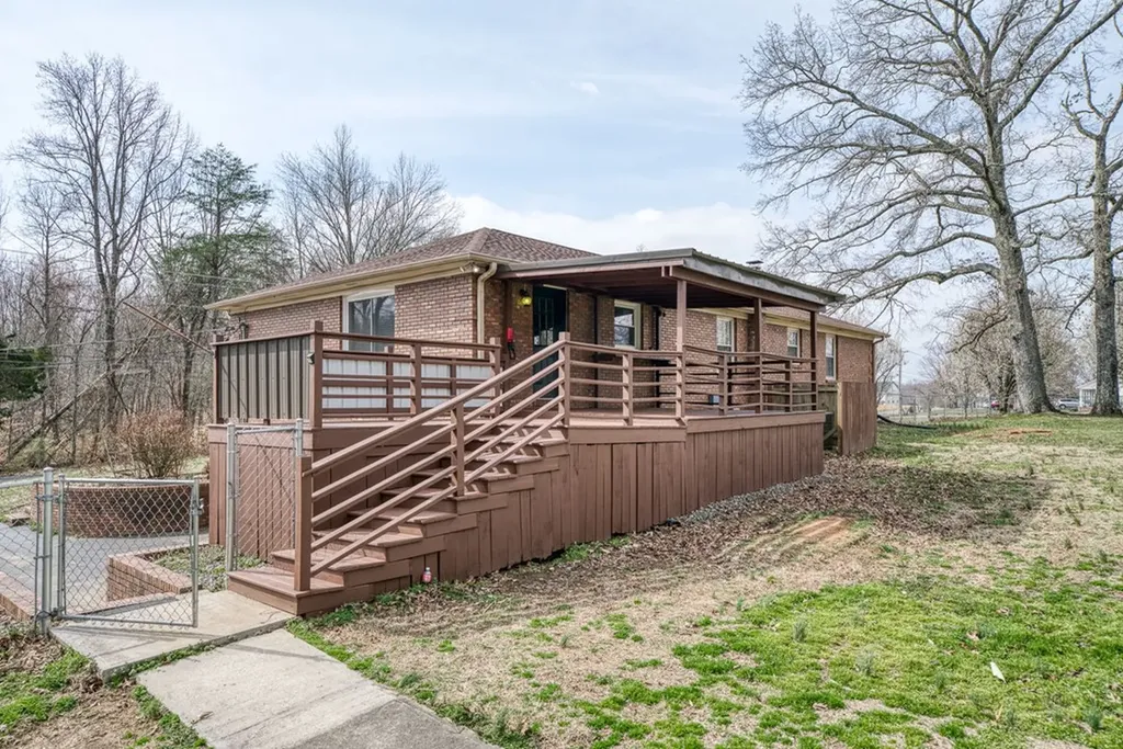 1615 W Whitehall Road Cookeville TN 38501