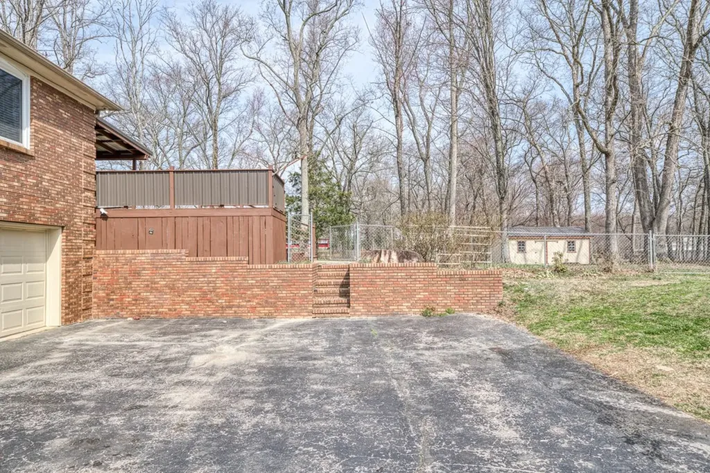 1615 W Whitehall Road Cookeville TN 38501