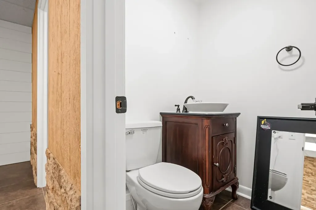 1615 W Whitehall Road Cookeville TN 38501