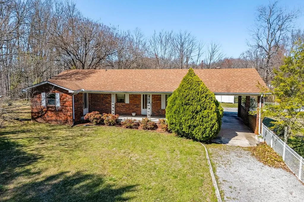 8708 Holmes Creek Road Smithville TN 37166