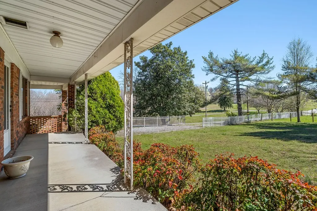 8708 Holmes Creek Road Smithville TN 37166