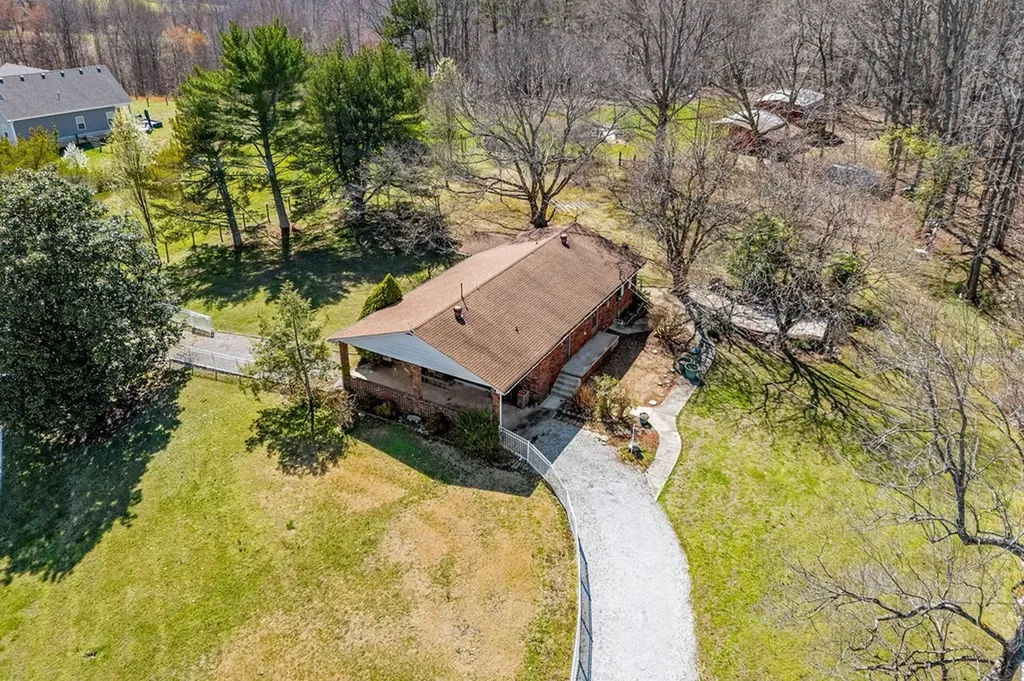 8708 Holmes Creek Road Smithville TN 37166