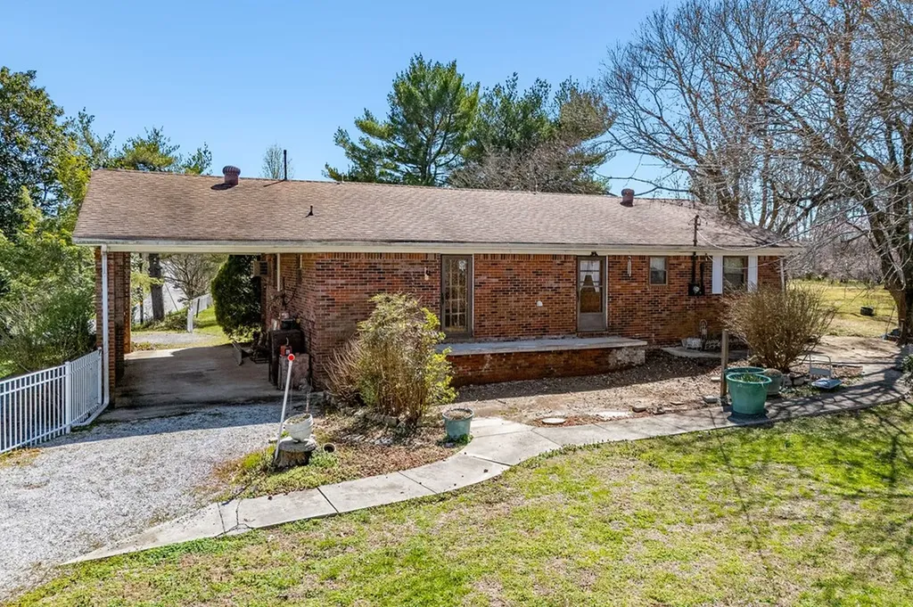 8708 Holmes Creek Road Smithville TN 37166