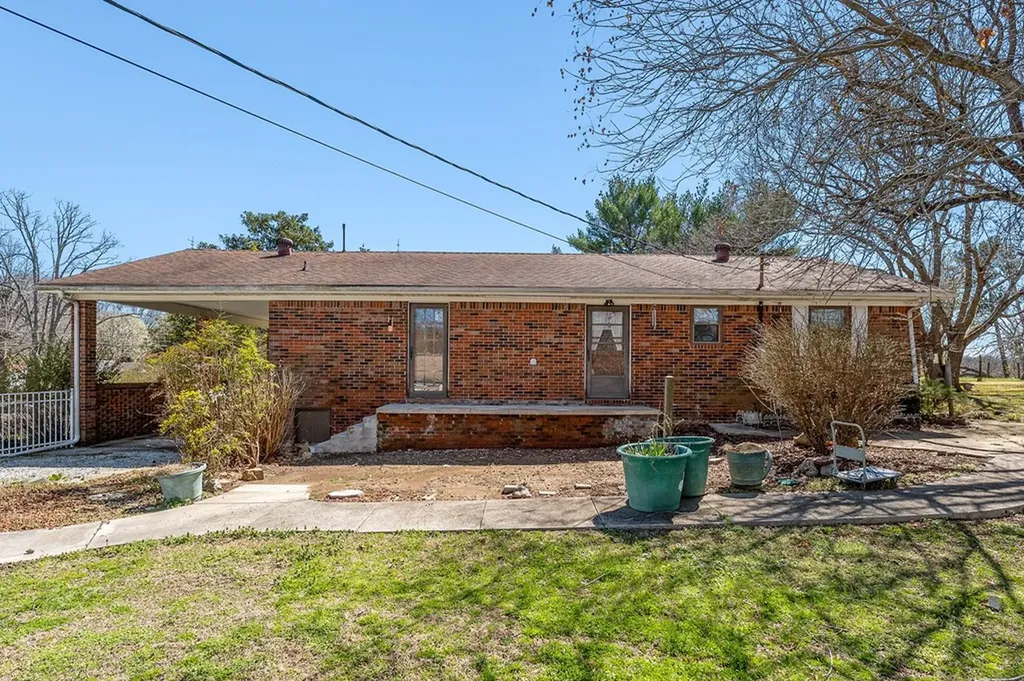 8708 Holmes Creek Road Smithville TN 37166