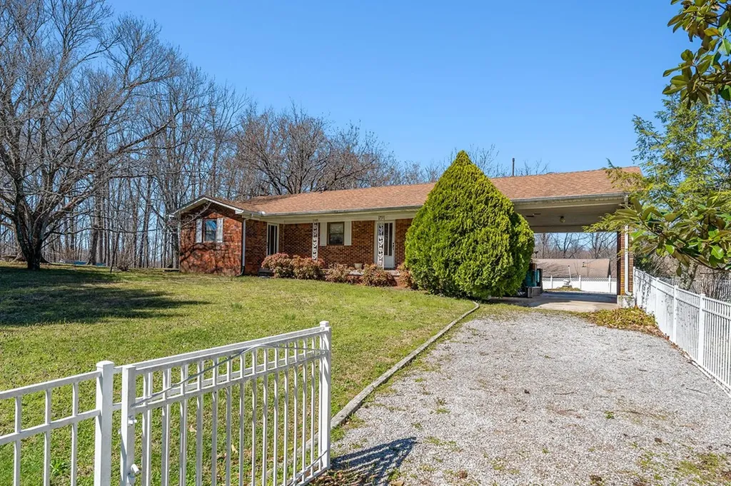 8708 Holmes Creek Road Smithville TN 37166
