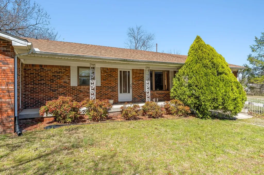 8708 Holmes Creek Road Smithville TN 37166