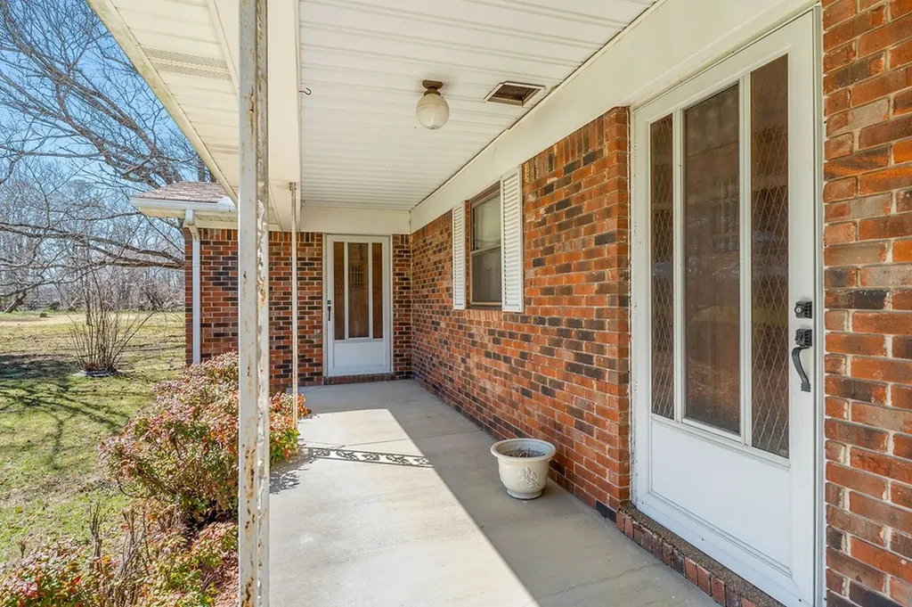 8708 Holmes Creek Road Smithville TN 37166