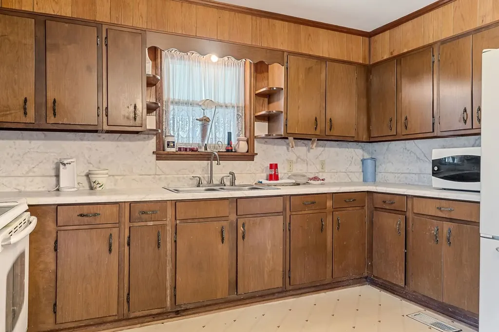 8708 Holmes Creek Road Smithville TN 37166