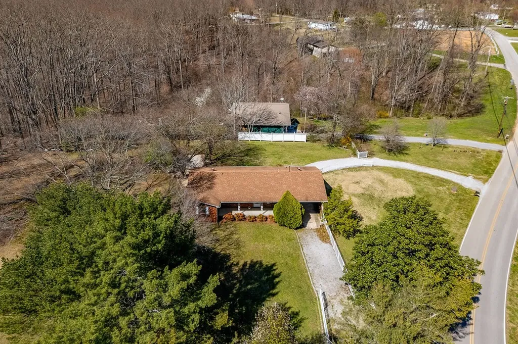 8708 Holmes Creek Road Smithville TN 37166