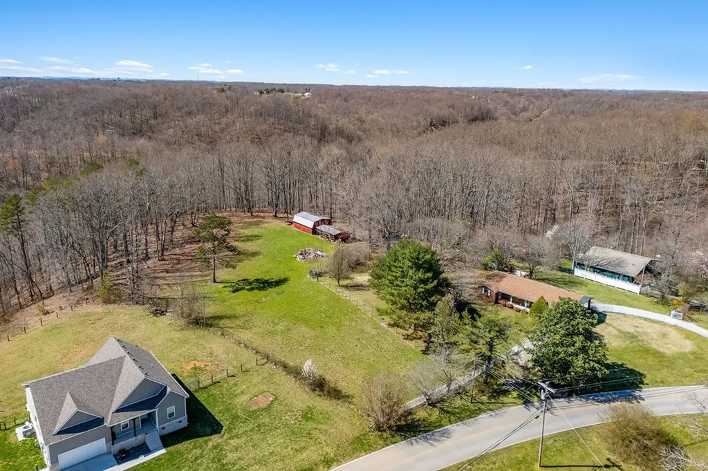 8708 Holmes Creek Road Smithville TN 37166