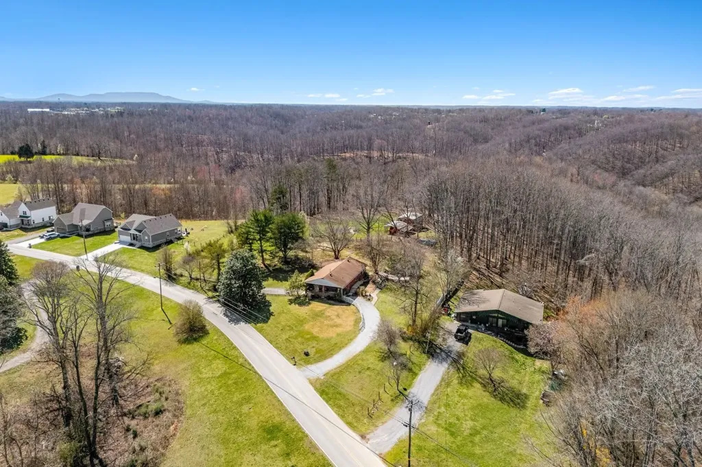 8708 Holmes Creek Road Smithville TN 37166