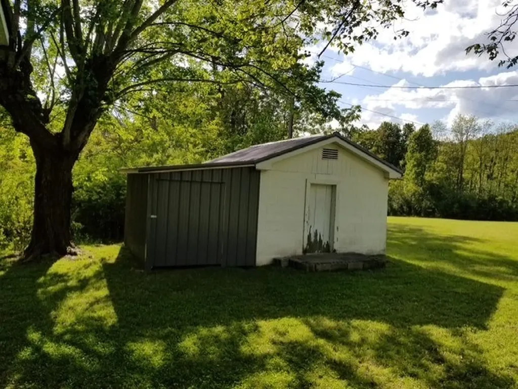 1985 Standing Stone Park Highway Hilham TN 38568