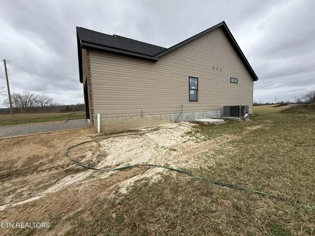 238 Thacker Road Grimsley TN 38565