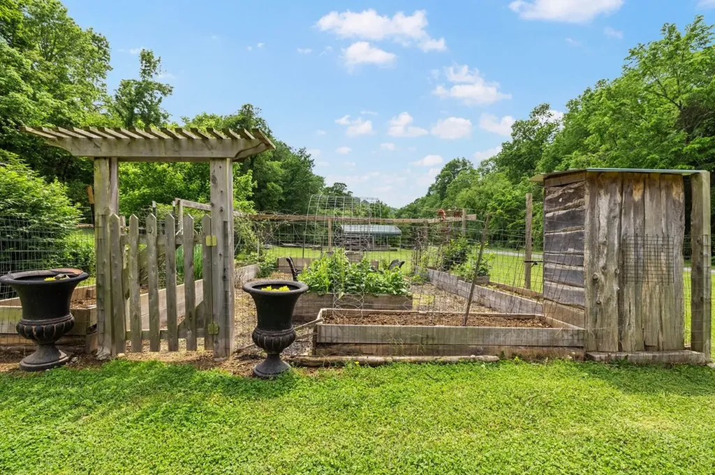 64 Beasley Hollow Lane Carthage TN 37030