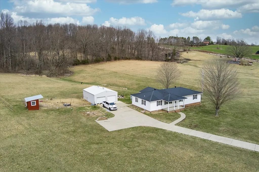 11216 Clay County Highway Moss TN 38575