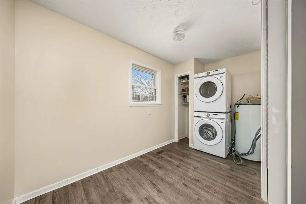 11216 Clay County Highway Moss TN 38575