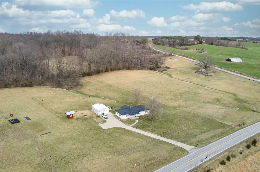 11216 Clay County Highway Moss TN 38575