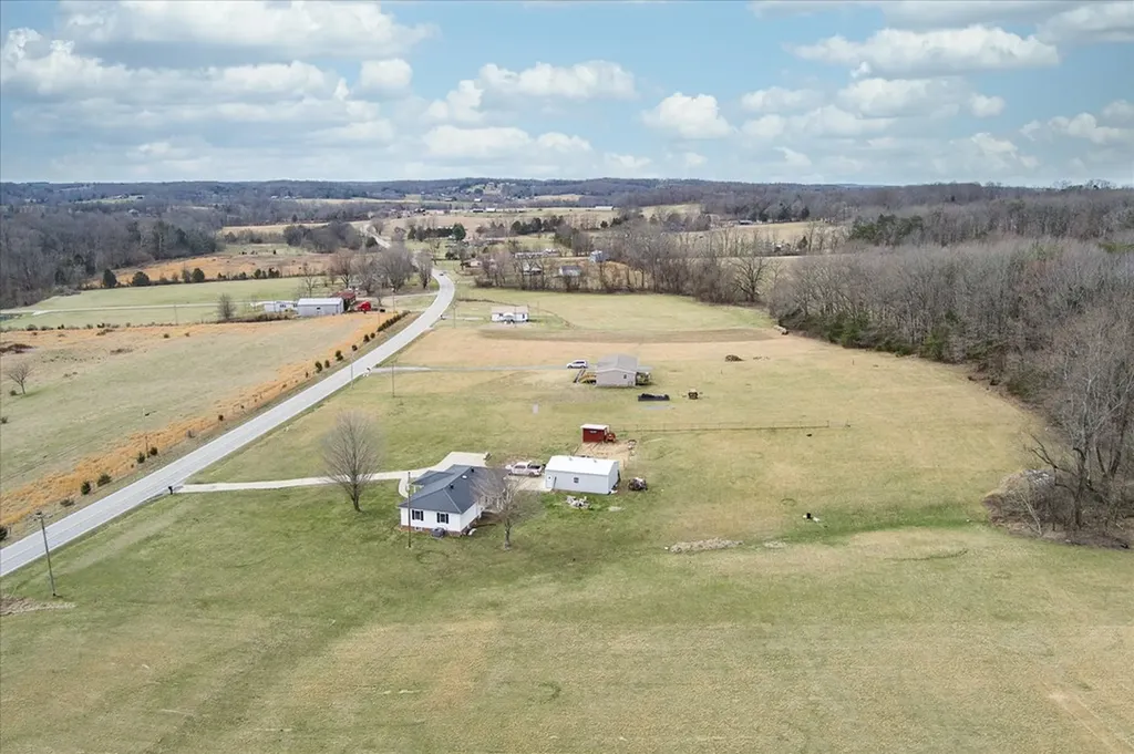 11216 Clay County Highway Moss TN 38575