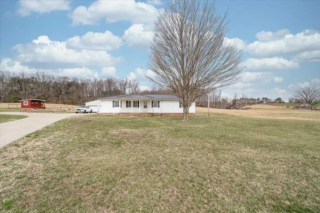 11216 Clay County Highway Moss TN 38575