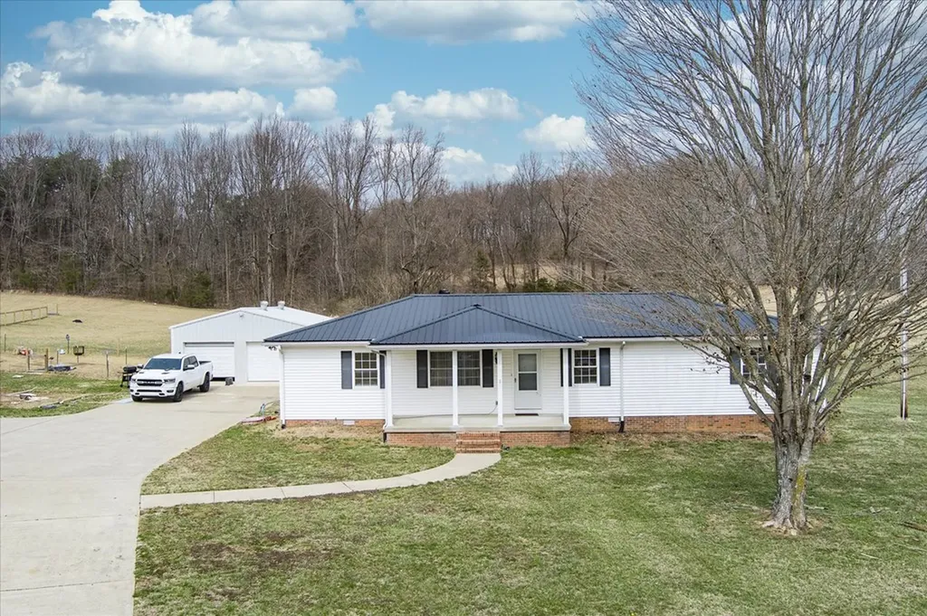 11216 Clay County Highway Moss TN 38575