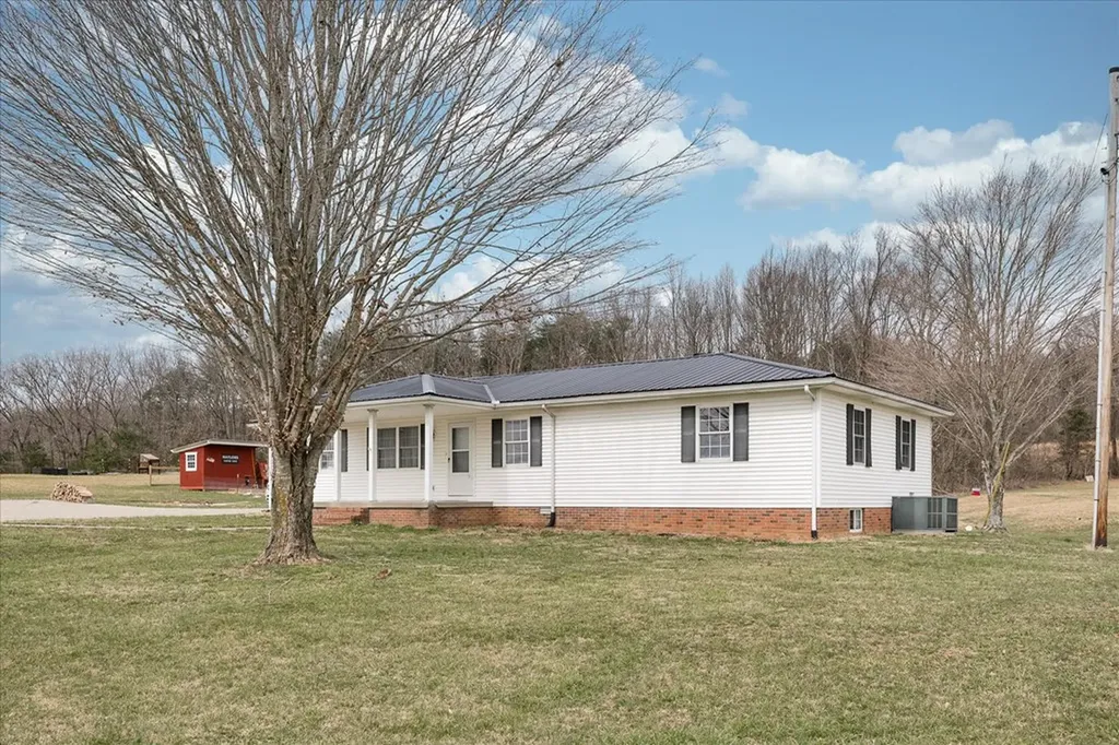 11216 Clay County Highway Moss TN 38575