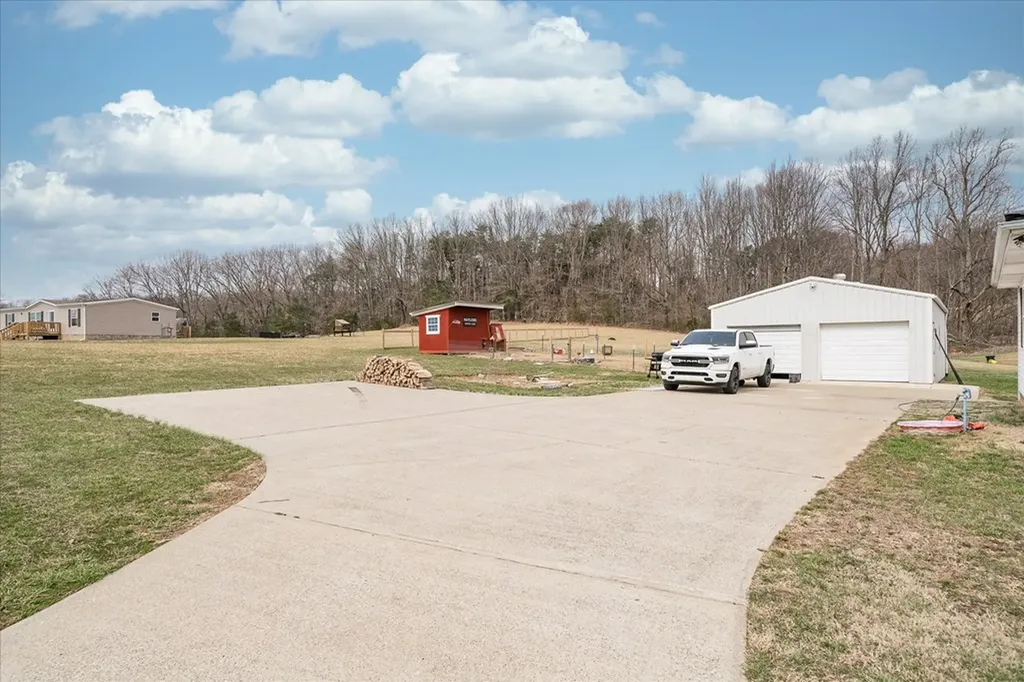 11216 Clay County Highway Moss TN 38575