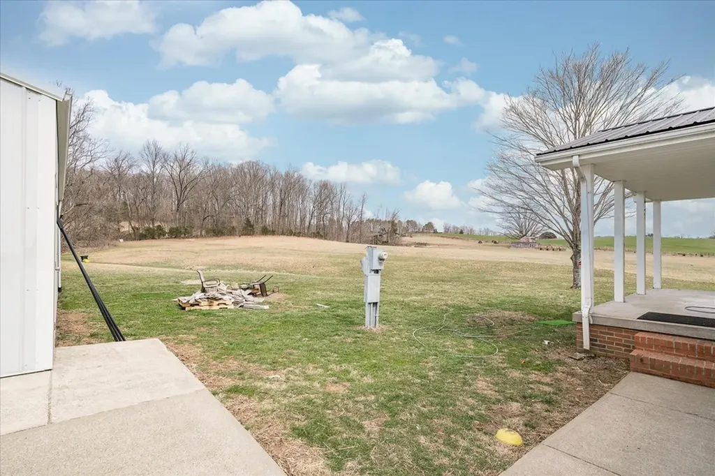 11216 Clay County Highway Moss TN 38575