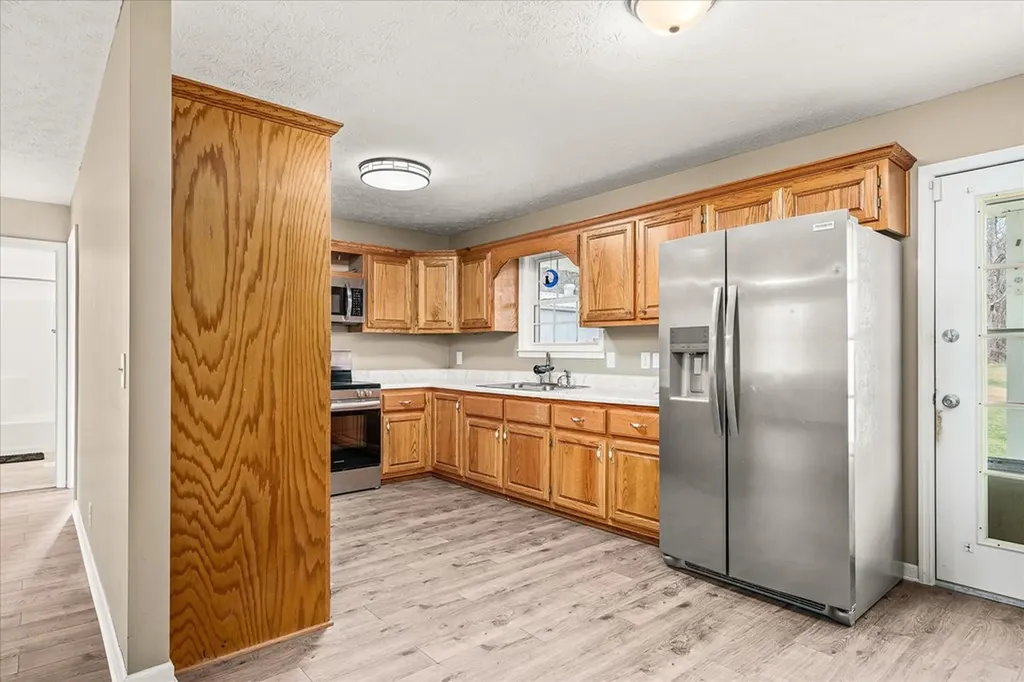 11216 Clay County Highway Moss TN 38575