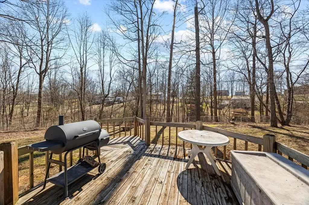 1020 Center Lane Byrdstown TN 38549