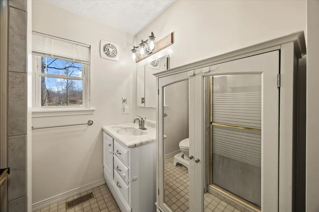 1020 Center Lane Byrdstown TN 38549