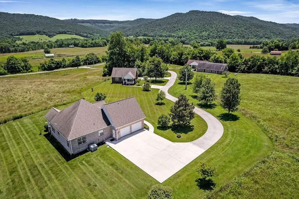 464 Wilder Highway (76 Ac) Alpine TN 38543