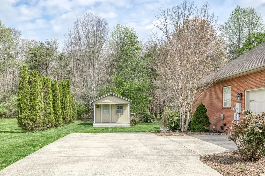 1051 Heathwood West Drive Cookeville TN 38506