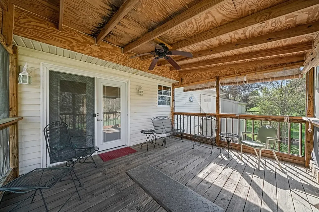 222 Valley Lane Crossville TN 38555