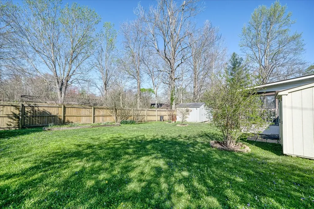 222 Valley Lane Crossville TN 38555