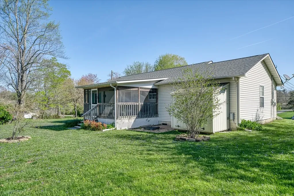 222 Valley Lane Crossville TN 38555